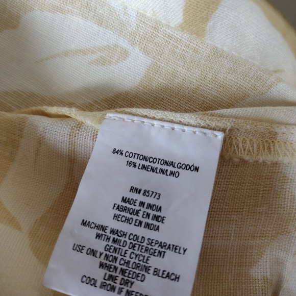 Oneill Tank Top Woman's‎ M Yellow White Floral Crop Galloway Smocked Back - Picture 7 of 10